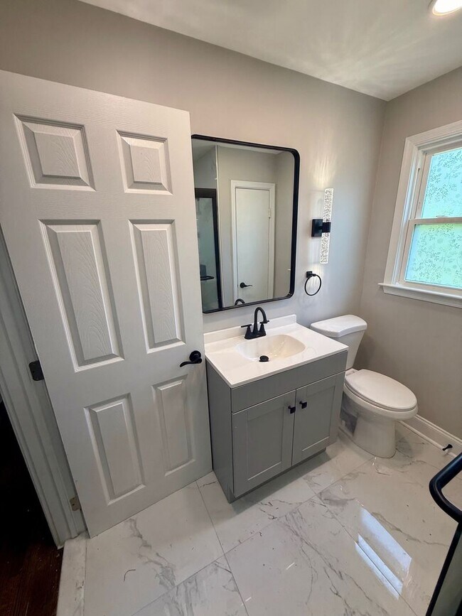 Building Photo - Large 3 bedroom / 2 bath house in Annapolis