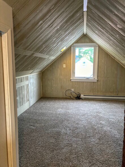 Upper Level Bedroom - 1121 Winston Rd