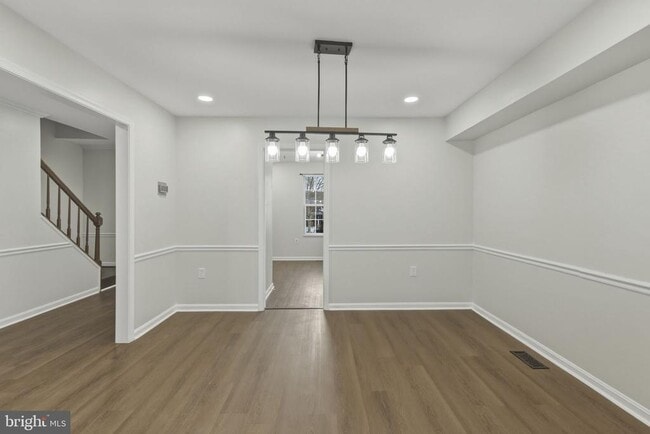 Building Photo - 910 Candlelight Ct