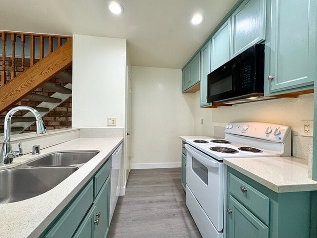 Building Photo - Beautiful updated 2 Bedroom 1 Bathroom Located in Sacramento