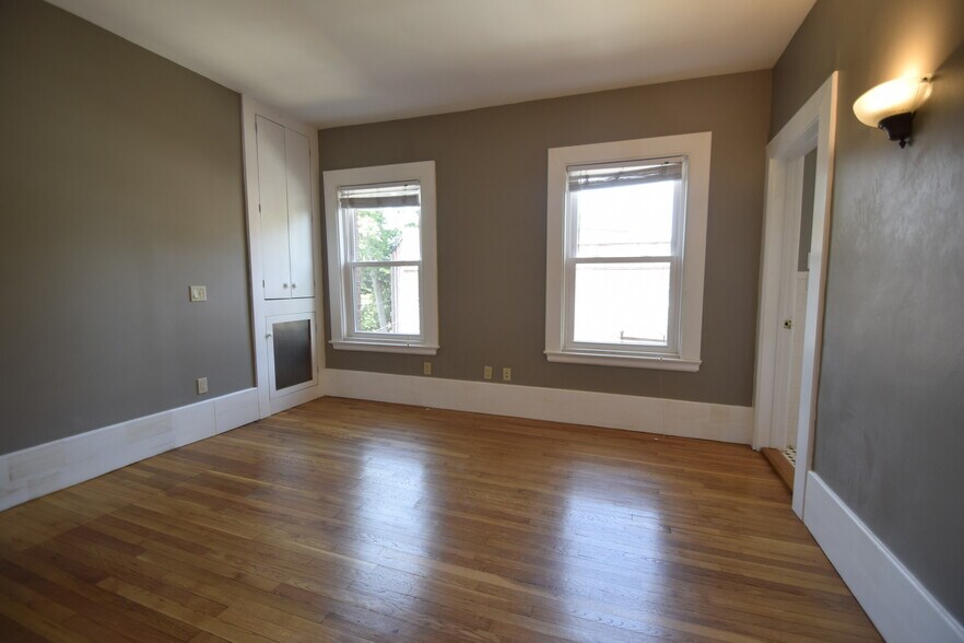 Building Photo - 1402 Beacon St