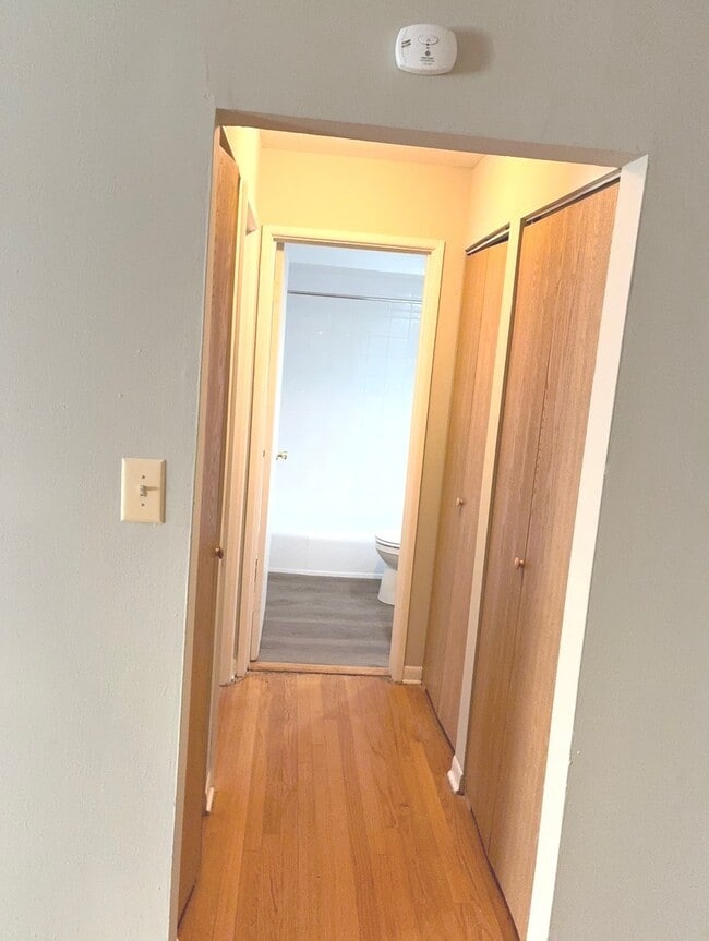 Building Photo - 5420 N Kenmore Ave