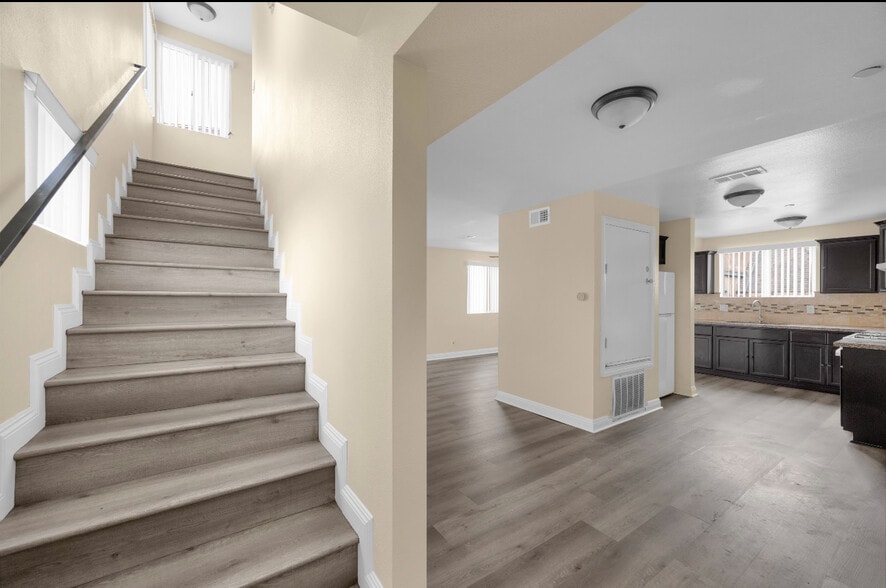 Building Photo - 343 E 37th St