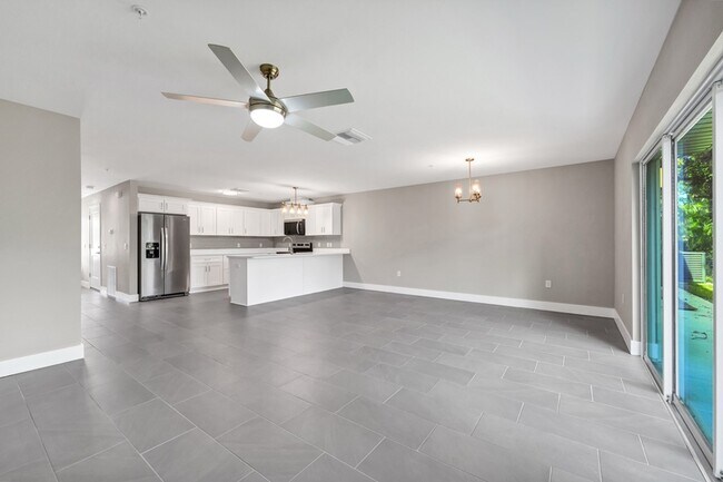 Building Photo - 37 SE 15th Terrace