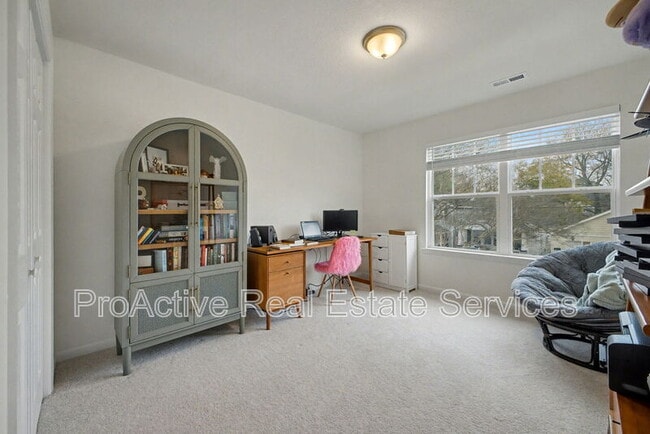 Building Photo - 3026 Peronne Ave