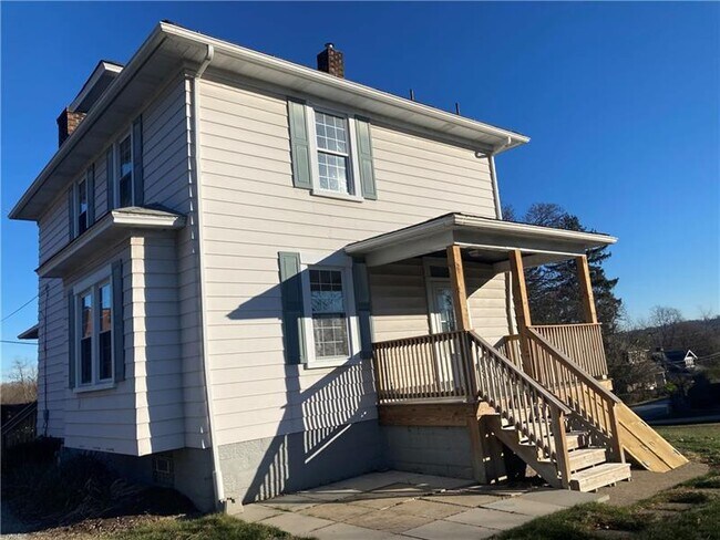 Building Photo - 106 Church Ave