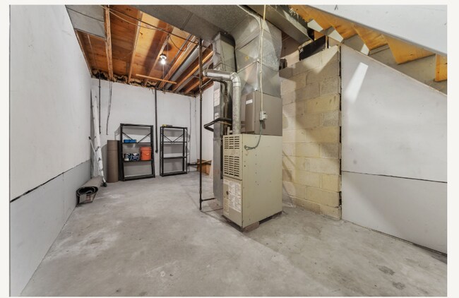 Building Photo - Recently Updated Home in Canonsburg!