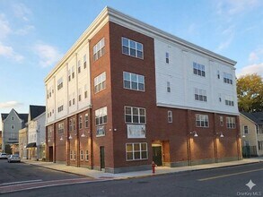 Building Photo - 122 Greenwich Ave