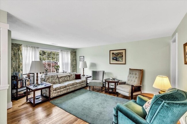 Building Photo - 40 English St