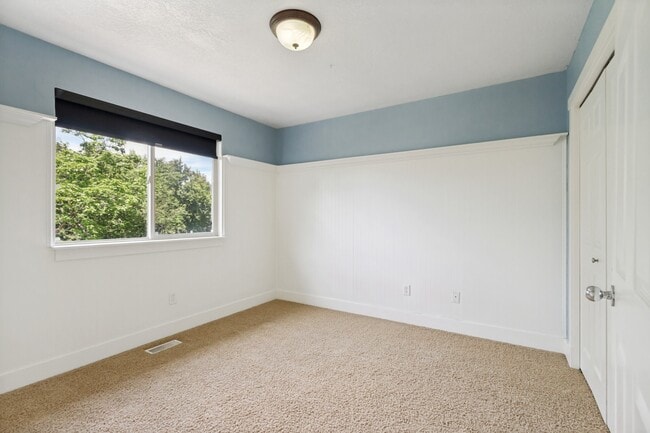 Building Photo - 1137 Holmes Creek Ln