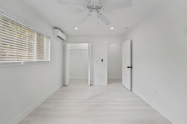 Building Photo - 1279 Beach Rd