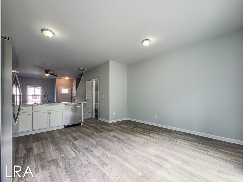 Building Photo - 185 Buckhorn Ave