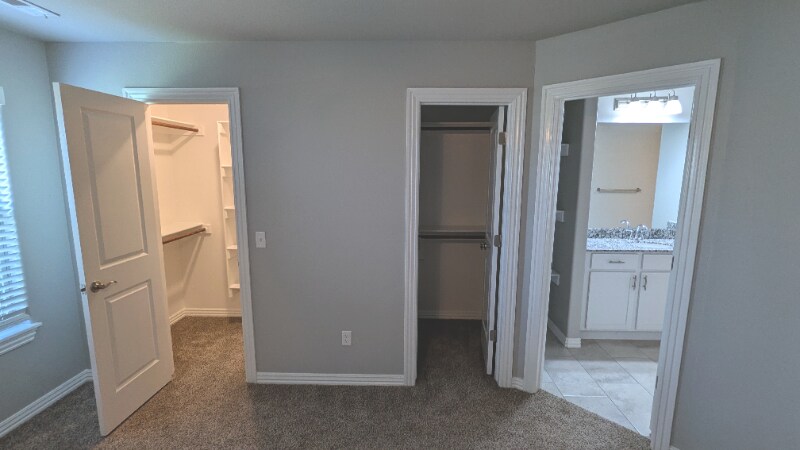 Building Photo - 2649 S Kilimanjaro Way