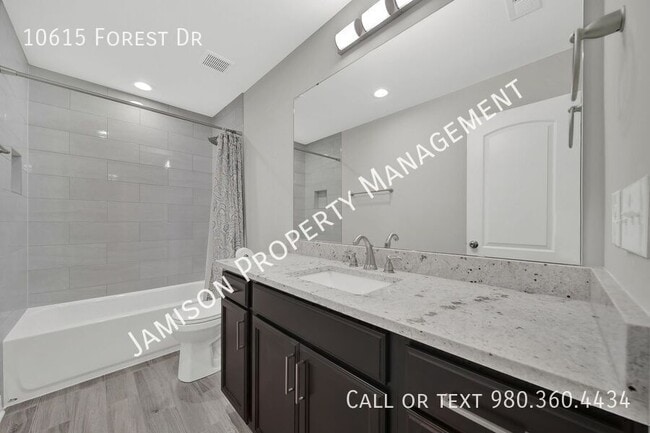 Building Photo - 10615 Forest Dr