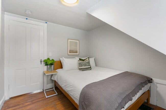 Building Photo - 2619 E 12th Ave