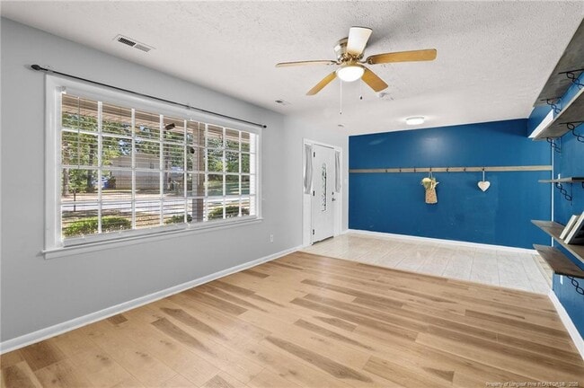 Building Photo - 1302 Kienast Dr