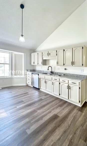 Building Photo - 325 Fawn Valley St