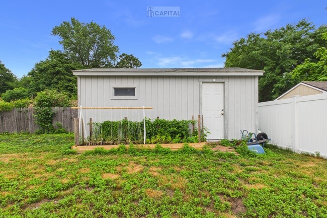 Building Photo - 21 Otis St