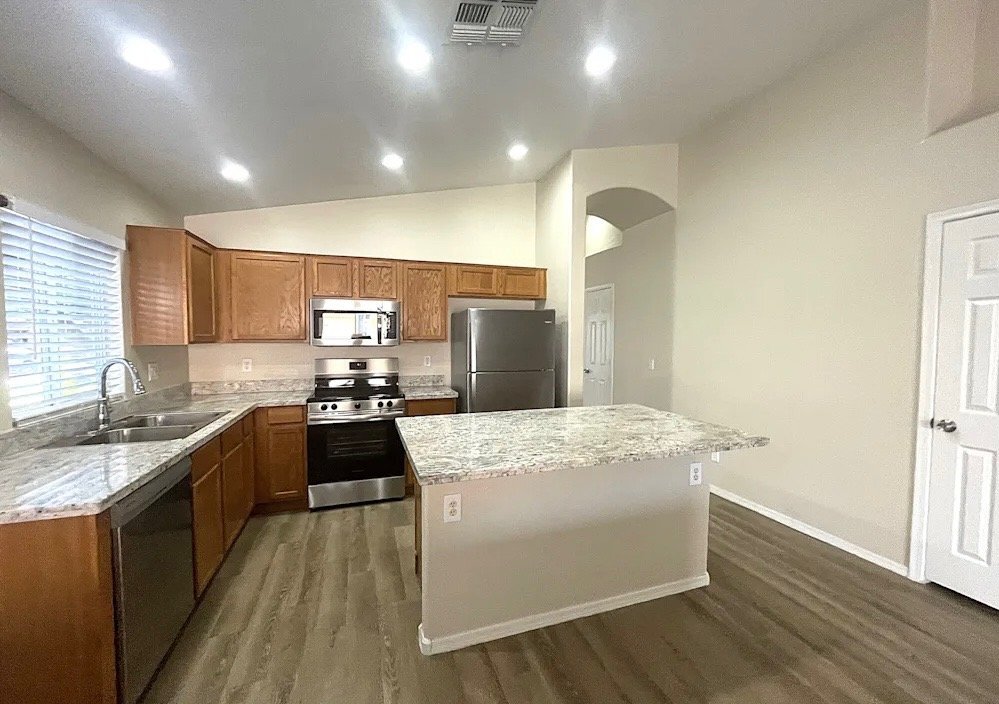 Building Photo - 675 S Barbee Way