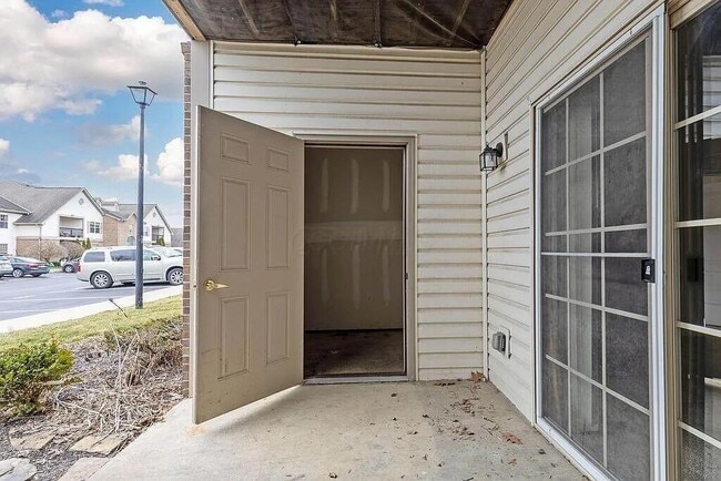 Building Photo - 773 Hidden Springs Dr