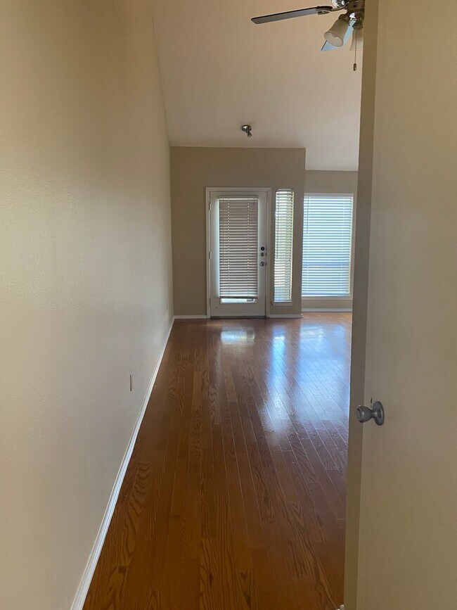 Building Photo - K206 - Treehouse #221