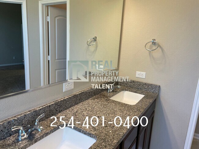 Building Photo - DEAL ALERT!!! 3 Bedroom, 2 Bathroom Home f...