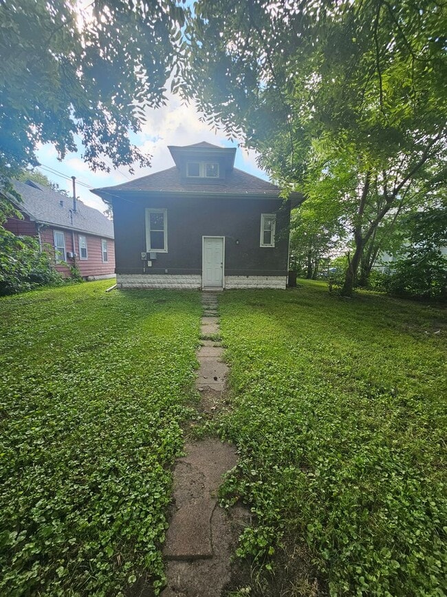 Building Photo - There is a $25 fee per application and everyone over 18 needs to fill out their own application.