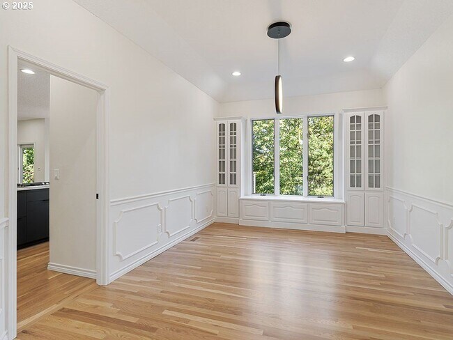 Building Photo - 1140 SW Fairfax Pl