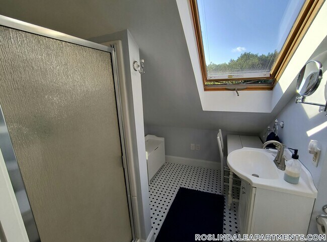 Building Photo - 274 Poplar St