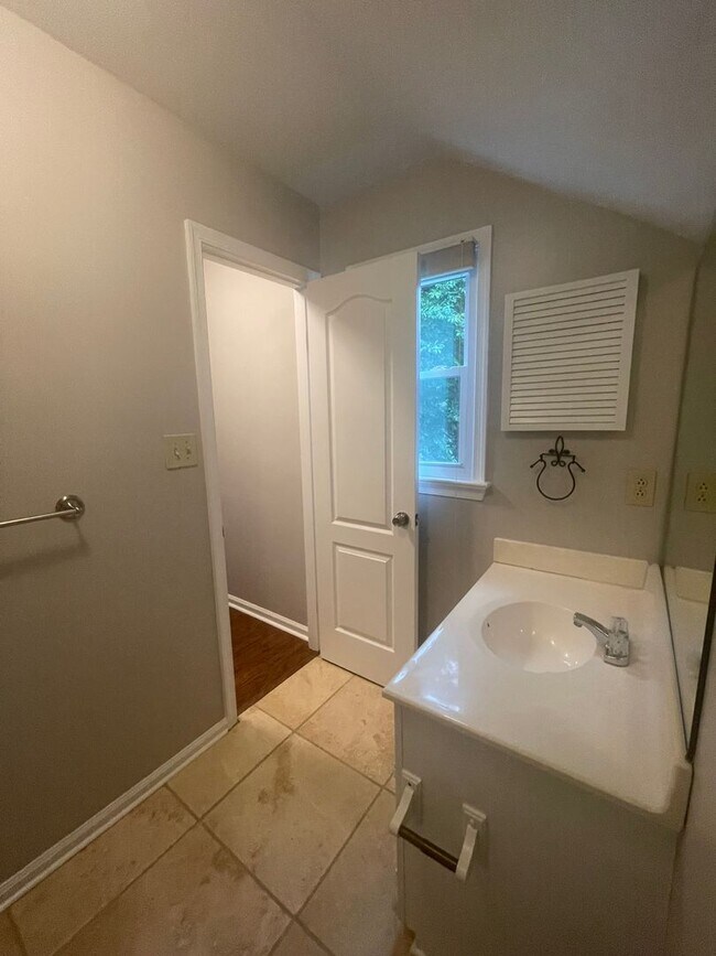 Building Photo - Beautiful home in Riverwalk