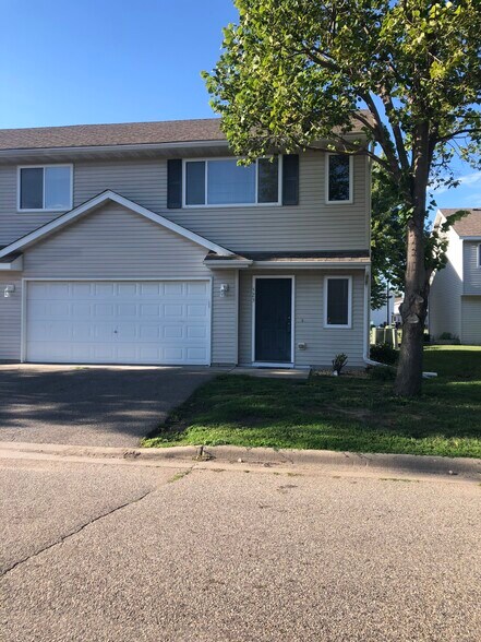 Primary Photo - 525 Tanager Path