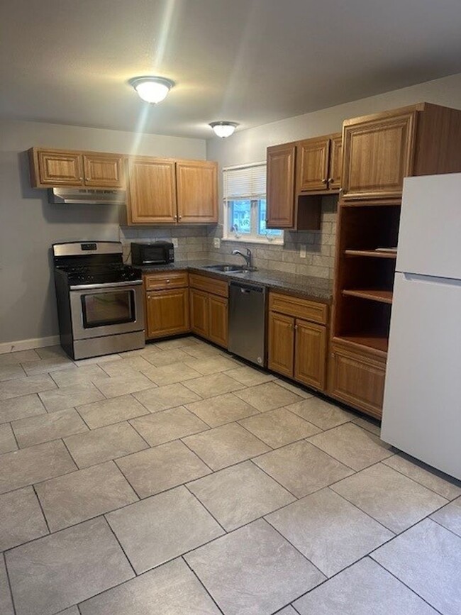 Primary Photo - Spacious 3-Bedroom, 2.5-Bathroom Home in F...