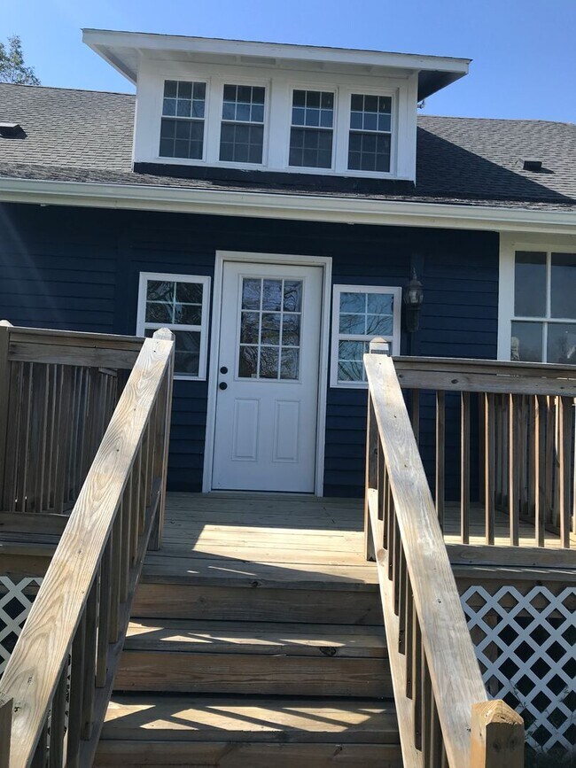 Building Photo - 1001 S 8th St