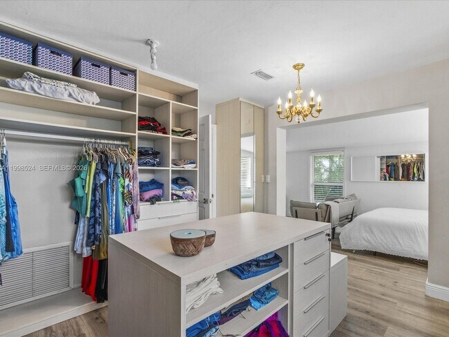 Building Photo - 2648 NE 26th Ave