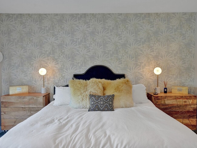 Building Photo - 1604 SW 4th Ave