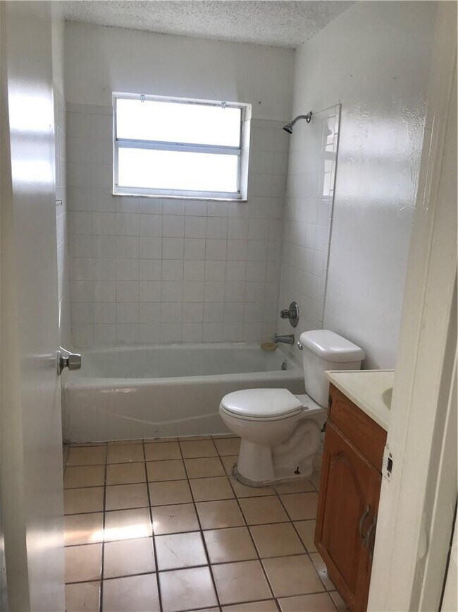 Building Photo - 1038 NW 8th Ave