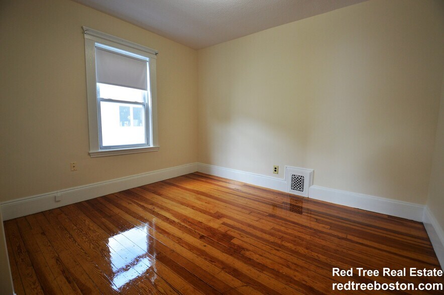 Building Photo - 39 Montfern Ave