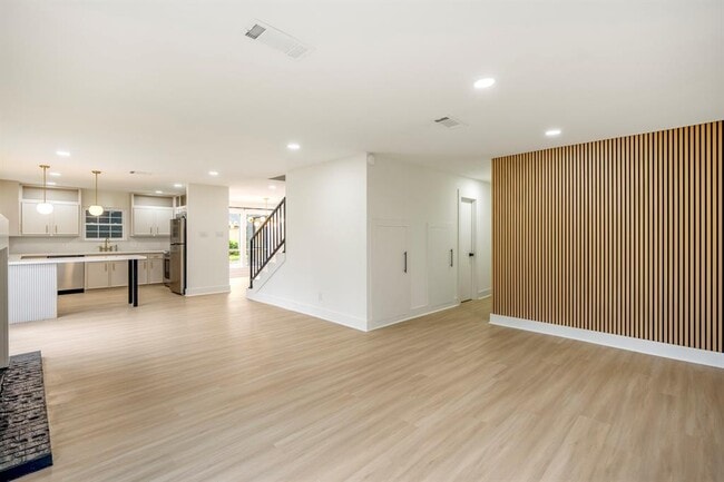 Building Photo - 17 Dowlen Pl