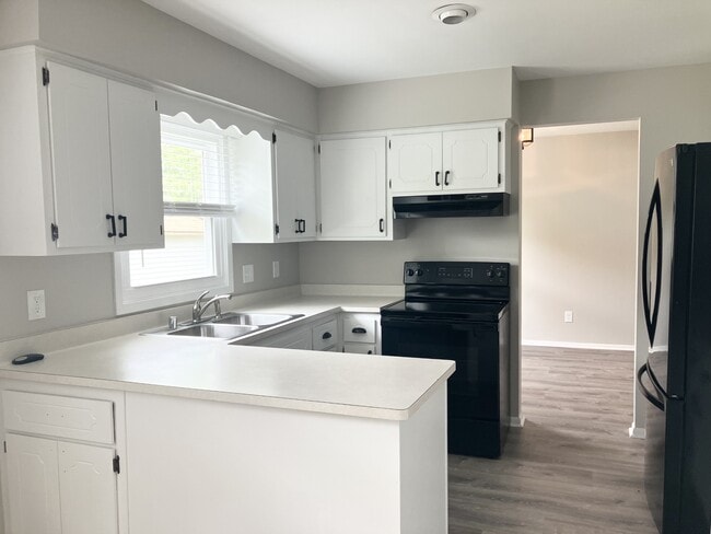 Building Photo - 15120 W Kingsway Dr
