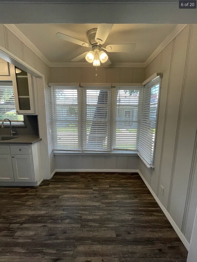 Building Photo - 1815 W Victory Blvd