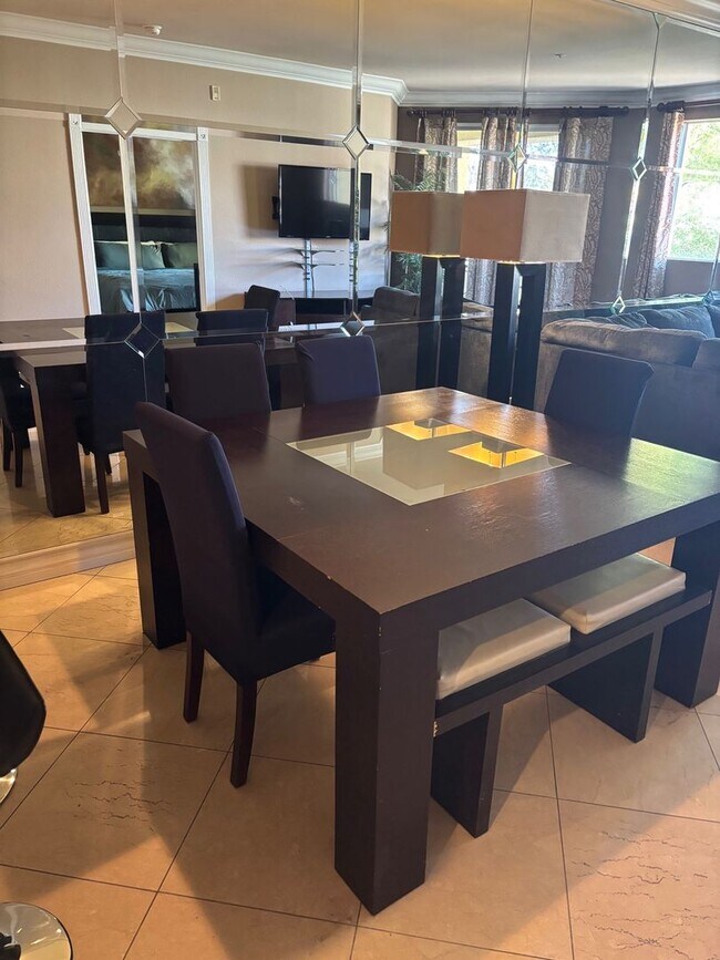 Building Photo - Meridian Furnished 2 Bd / 2 Ba Luxury Condo - Resort Style Living.