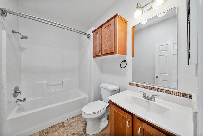 Building Photo - Escondido -Beautiful San Pasqual area ,Spa...