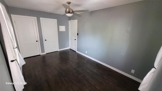 Building Photo - 206 W 55th 1/2 St