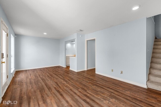 Building Photo - 421 Stratmore Dr