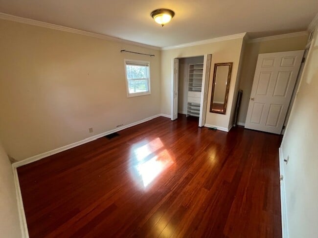 Building Photo - 2 bed 2 bath Single Family Home in Bexley w/ Bonus Rooms