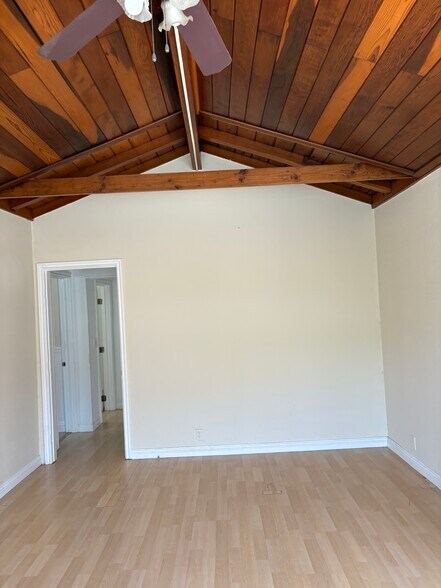 Another picture of entertainment room - 517 N Irena Ave