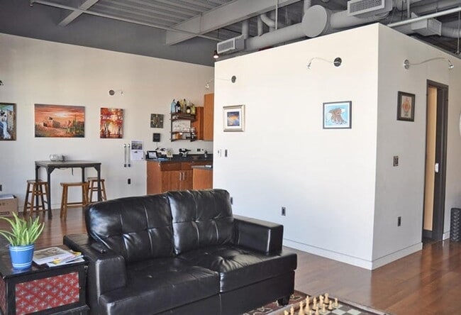 Building Photo - Gold Street Condo 4th Floor 2/bd 2/ba