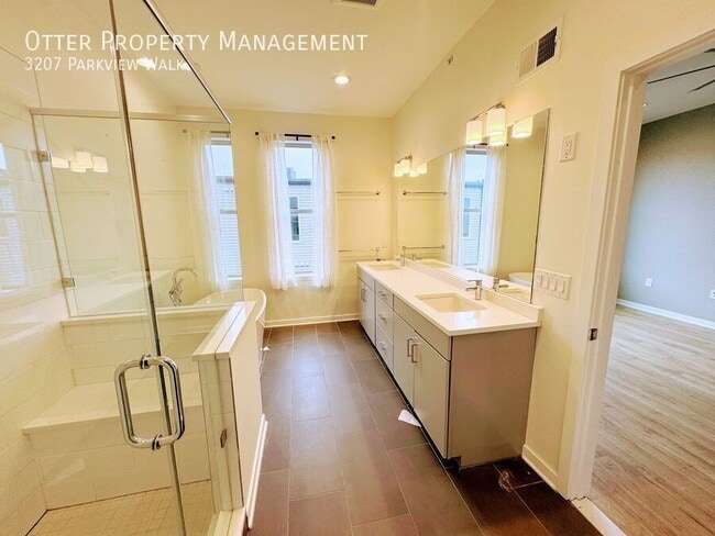 Building Photo - 3207 Parkview Walk