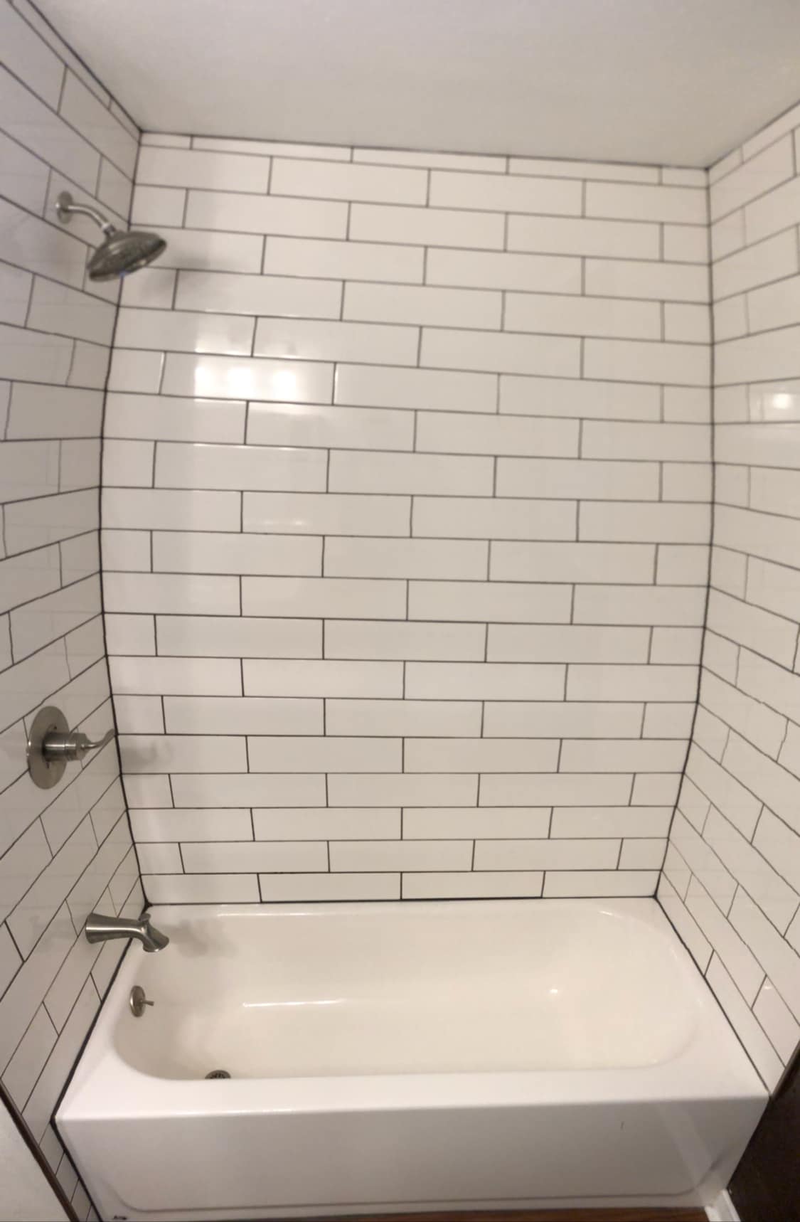 Shower/Bath - 532 W 5th St