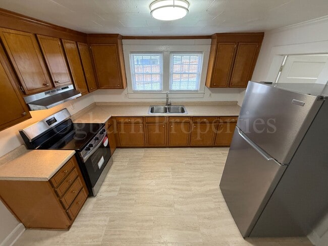 Building Photo - 3861 Leo St